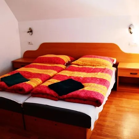 Apartment Favilla Ueduelohaz *